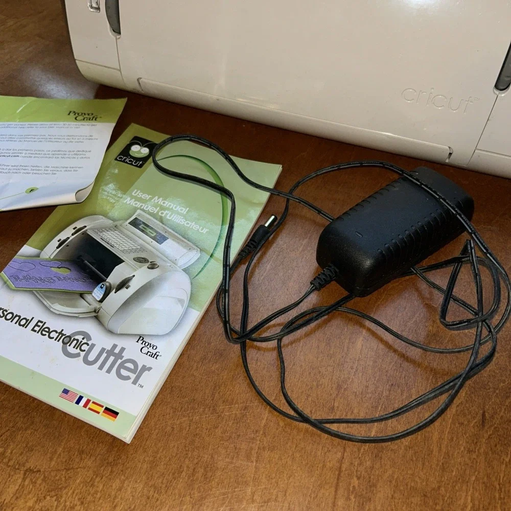 Provo Craft‎ Cricut Expression Model CRV001 Die Cutting Machine NO Power adapter